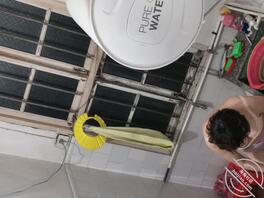 福建莆田E罩杯丈母娘的大奶，偷拍福建莆田岳母洗澡的高光时刻1