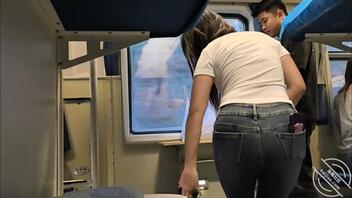 肥臀骚屁股一直对着我 给她根鸡八她能当场坐进去0