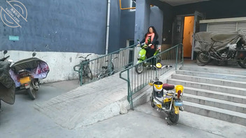 更新一下和后妈的日常吧,送了护肤品,已经牵手搂腰舌吻目前还没做爱1