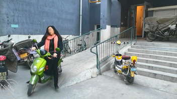 更新一下和后妈的日常吧,送了护肤品,已经牵手搂腰舌吻目前还没做爱2