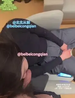 满脑子都是被你按在床上撕开的画面 我翘着臀 腿故意张开一点给你看 哥哥 快来撕开我吧 我已经湿得不行了