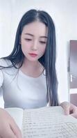 李老湿骚母狗同意我去教室操她0
