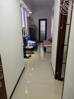 刚刚入住的小姐姐，除了被子就是小玩具，可能是背着男友的私人炮房吧