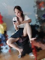 骚货豪放坐姿，内裤漏出了