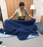 趁妈妈收拾房间抓拍了一张0