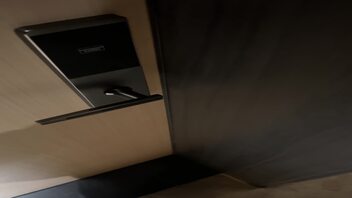 真实绿帽，房间门口捉奸 听骚女朋友浪叫