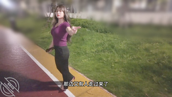 户外乱伦被目击 小舅在家 户外和舅妈公园野战1