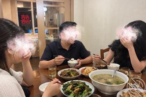 完蛋了，丈母娘前夫来家一起吃饭了