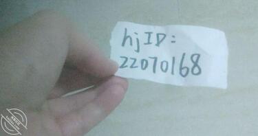 （精品原创）把熟睡中的老妈拉起来强操了她。老妈被操的求饶，求我射进去给她2