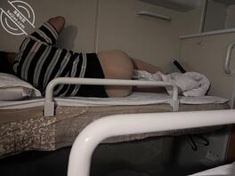 骚母狗在火车上肉丝肥臀真空露出1
