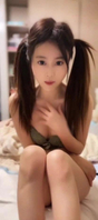 【章哥经典】让小美女扎上双马尾用假阳具插出喷水