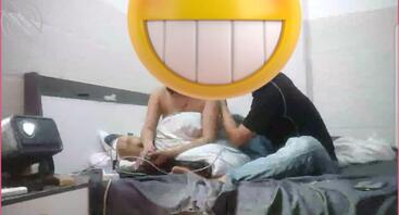 原创】老妈又喝醉了，她叫我帮她吹头发，顺利完成了第一次偷情操逼1