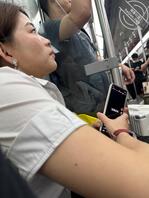 地铁母狗抄底1