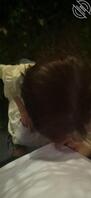 （乱伦姐妹花30）和妹妹在人来人往的路边长椅上做爱0