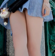小美女拍照走光漏内内1