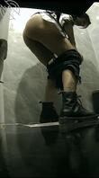 在酒吧蹲了好久 偷拍了个 熟人少妇 有生活照2