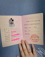 当老师的就是骚 都来射她口里1