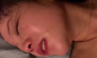 约炮已婚大奶熟女，露脸做爱，出轨成瘾的少妇，今年你是第六个操我的男人