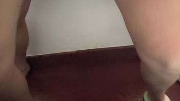 [原创]连续高潮潮吹失禁操得发抖拿不住相机