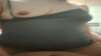 自家的小骚妻，期待找到合适的一起伺候她