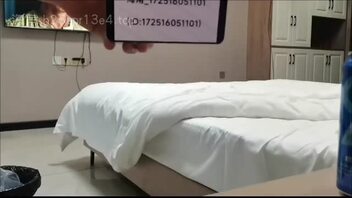 【轻熟表姐】4 和表姐穿白色情趣蕾丝内裤到民宿做爱