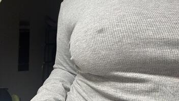 偷偷在宿舍让奶子喘口气 舍友拉帘子睡觉了好刺激呀0