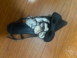 老妈的骚内裤和鞋子 求个野爹给老妈操老实