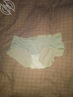 以前知道嫂子背着大哥约炮，这次翻到自慰器和丁字裤，兄弟们告诉我下一步怎么1