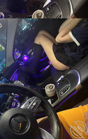 黑皮体育生奔驰哥酒吧玩完直接载18岁刚刚成年小妹妹回家爆操，最后直接内射1