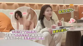 今天约了个白虎妹子，还是个有肉不显胖的极品身材，做得太用力腿都在颤抖0