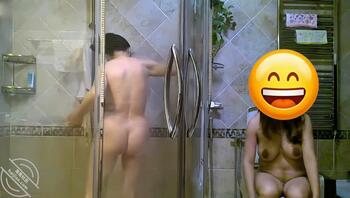 宝贝岳母爱洗澡