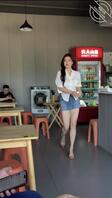 在饭店吃饭，认识的老板娘，日起非常舒服，还是很紧的