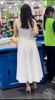 见多识广的海友瞧下这高跟鞋长裙极品少妇的骚逼是不是无毛一线天啊 太诱惑了