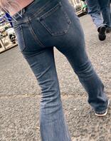 紧身牛仔的少妇，好像射屁股上2