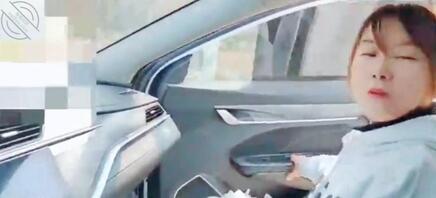 约了个附近的小骚逼车震，花钱了的就是听话0