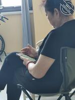 医院病房偷拍五十来岁护工阿姨2