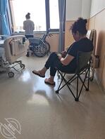 医院病房偷拍五十来岁护工阿姨