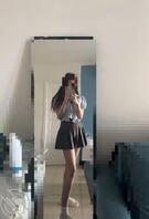 穿着小裙子被哥哥操，哥哥喜欢穿衣服做爱还是不穿衣服做爱啊？