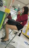 【偷拍】商场里有韵味的少妇宝妈的丝袜美腿，羡慕她老公