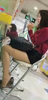 【偷拍】商场里有韵味的少妇宝妈的丝袜美腿，羡慕她老公2