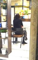 偷拍一个网咖短发紧身牛仔裤翘臀老板娘2
