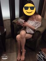 嫩穴小骚妹！母狗骚逼妹妹主动骑乘大肉棒0