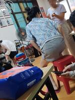 打球遇见单身小少妇，很聊的来，贴她很近都没有反感，感觉她怎么样，能拿下吗2
