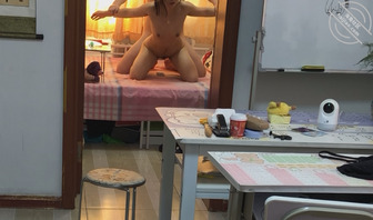 【暗水原创】117.春节前和表姐大战小饭桌，表姐大叫“我是小亮的小骚货”0