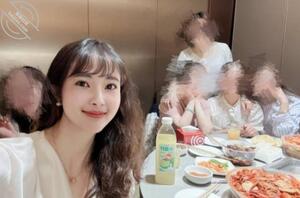 姑娘笑起来有点甜0