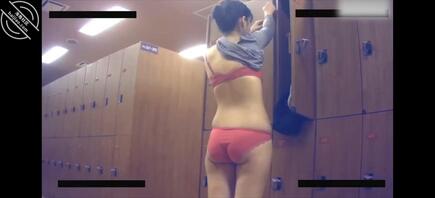 【澡堂换衣】女澡堂里各种美女裸体和换衣，有没有你喜欢的。