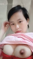 寂寞二胎孕妇一边给小孩喂奶一边自慰