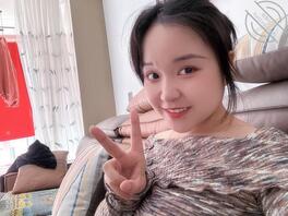 母狗老婆，逼脸同框分享，欢迎大家一起操她骚逼，求射屏合拍返图