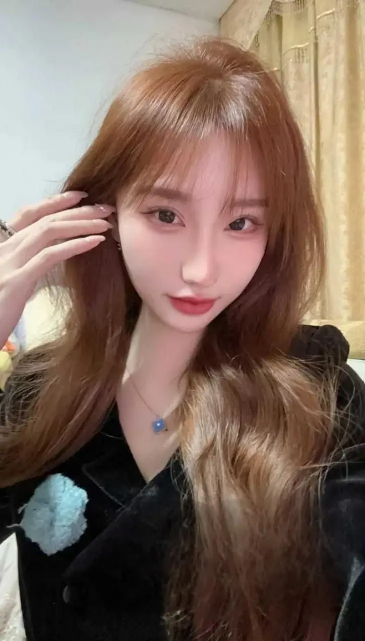 湖南耒阳高颜值御姐 被抓奸后还装纯 事后被曝光竟然是个饥渴的小骚逼