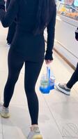 跟拍瑜伽裤美女的大屁股 上集1